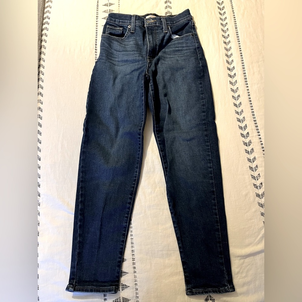 SOLD ELSEWHERE; Size 26 Levi’s Mom jeans, like new.